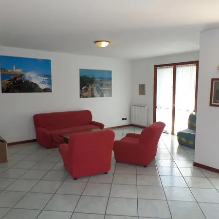 Large With Bbq And Garden Bibione