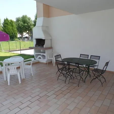 Large With Bbq And Garden Villa