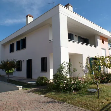 Large With Bbq And Garden *